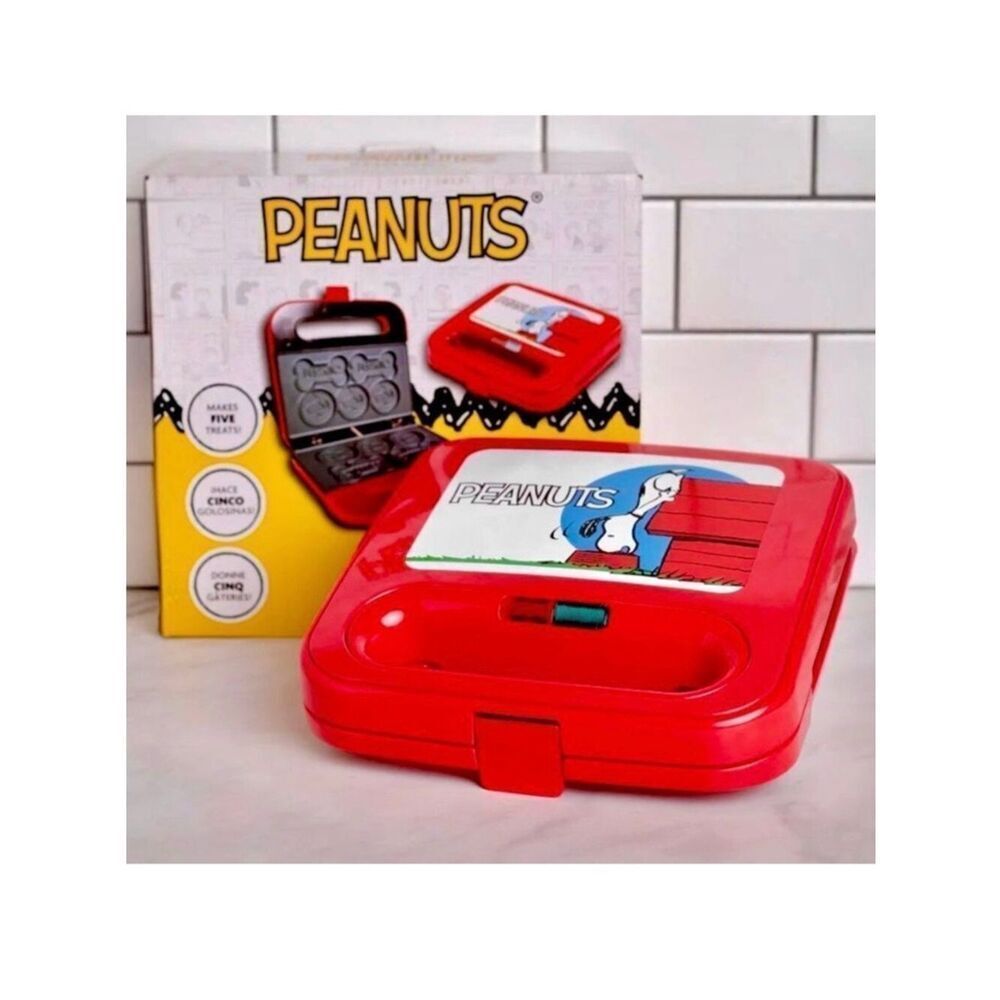 NWT in Package Gorgeous Uncanny Peanuts Snoopy Dog Red Treat Maker